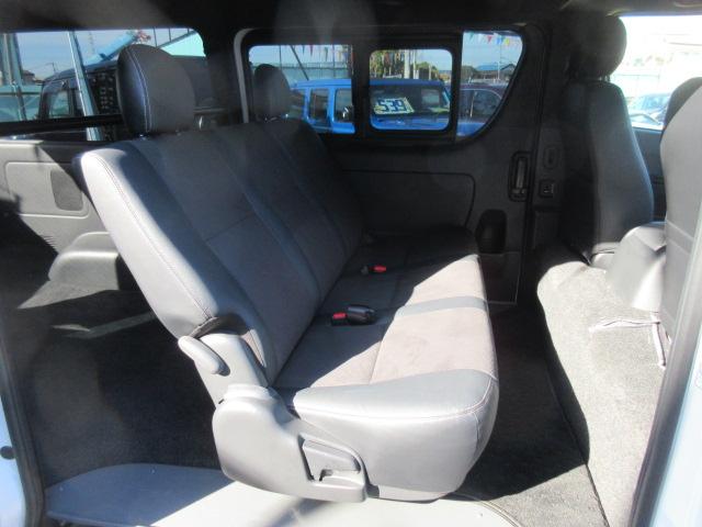 ハイエースバン スーパーＧＬ　ダークプライムＩＩ　・ディーゼルターボ　セーフティセンス　純正ナビ　フルセグＴＶ　バックカメラ　ＡＣ１００Ｖ　ハーフレザー　両側スライドドア　ＬＤＡ　前後ソナー　ＰＫＳＢ　イージークローザー　メッキドアハンドル＆ミラー（20枚目）