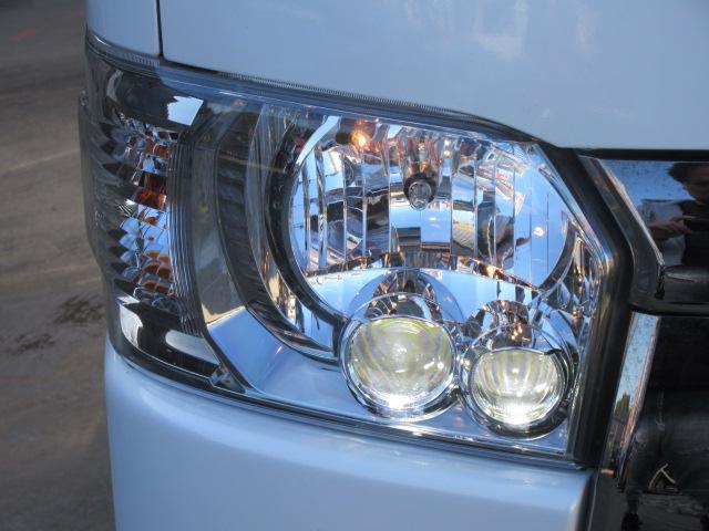 ハイエースバン スーパーＧＬ　ダークプライムＩＩ　・ディーゼルターボ　セーフティセンス　純正ナビ　フルセグＴＶ　バックカメラ　ＡＣ１００Ｖ　ハーフレザー　両側スライドドア　ＬＤＡ　前後ソナー　ＰＫＳＢ　イージークローザー　メッキドアハンドル＆ミラー（32枚目）