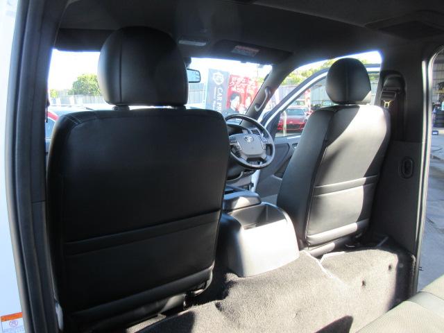 ハイエースバン スーパーＧＬ　ダークプライムＩＩ　・ディーゼルターボ　セーフティセンス　純正ナビ　フルセグＴＶ　バックカメラ　ＡＣ１００Ｖ　ハーフレザー　両側スライドドア　ＬＤＡ　前後ソナー　ＰＫＳＢ　イージークローザー　メッキドアハンドル＆ミラー（38枚目）