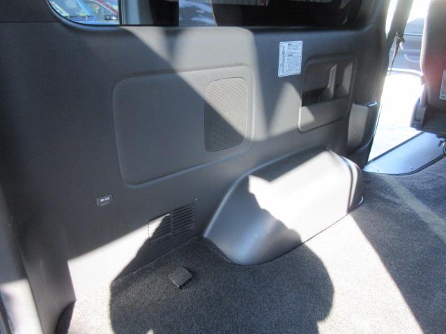 ハイエースバン スーパーＧＬ　ダークプライムＩＩ　・ディーゼルターボ　セーフティセンス　純正ナビ　フルセグＴＶ　バックカメラ　ＡＣ１００Ｖ　ハーフレザー　両側スライドドア　ＬＤＡ　前後ソナー　ＰＫＳＢ　イージークローザー　メッキドアハンドル＆ミラー（40枚目）