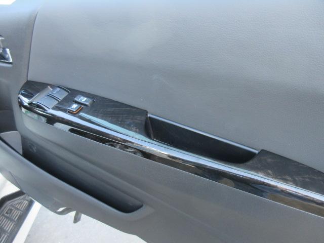 ハイエースバン スーパーＧＬ　ダークプライムＩＩ　・ディーゼルターボ　セーフティセンス　純正ナビ　フルセグＴＶ　バックカメラ　ＡＣ１００Ｖ　ハーフレザー　両側スライドドア　ＬＤＡ　前後ソナー　ＰＫＳＢ　イージークローザー　メッキドアハンドル＆ミラー（46枚目）