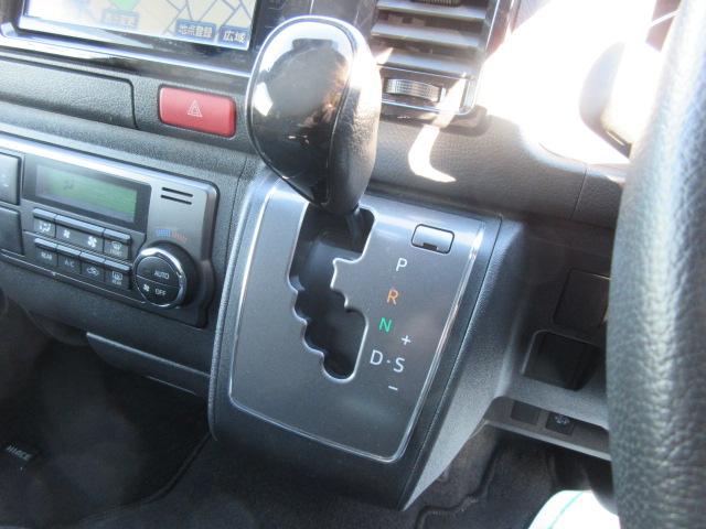 ハイエースバン スーパーＧＬ　ダークプライムＩＩ　・ディーゼルターボ　セーフティセンス　純正ナビ　フルセグＴＶ　バックカメラ　ＡＣ１００Ｖ　ハーフレザー　両側スライドドア　ＬＤＡ　前後ソナー　ＰＫＳＢ　イージークローザー　メッキドアハンドル＆ミラー（54枚目）