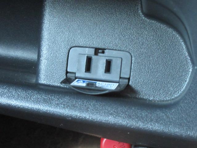 ハイエースバン スーパーＧＬ　ダークプライムＩＩ　・ディーゼルターボ　セーフティセンス　純正ナビ　フルセグＴＶ　バックカメラ　ＡＣ１００Ｖ　ハーフレザー　両側スライドドア　ＬＤＡ　前後ソナー　ＰＫＳＢ　イージークローザー　メッキドアハンドル＆ミラー（57枚目）