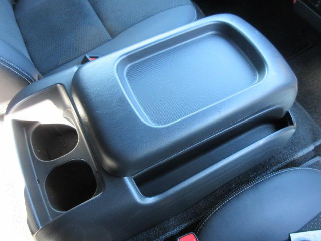 ハイエースバン スーパーＧＬ　ダークプライムＩＩ　・ディーゼルターボ　セーフティセンス　純正ナビ　フルセグＴＶ　バックカメラ　ＡＣ１００Ｖ　ハーフレザー　両側スライドドア　ＬＤＡ　前後ソナー　ＰＫＳＢ　イージークローザー　メッキドアハンドル＆ミラー（59枚目）