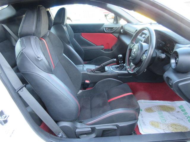 GR86 RZ 6速MT ・ワンオーナー 純正9型ナビ フルセグTV Bカメラ ETC ドラレコ ハーフレザーシート シートヒーター GRフルエアロ&トランクスポイラー&サスペンション&スポーツマフラー 純正18アルミ(5枚目)