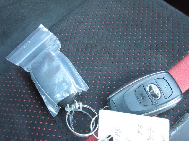 GR86 RZ 6速MT ・ワンオーナー 純正9型ナビ フルセグTV Bカメラ ETC ドラレコ ハーフレザーシート シートヒーター GRフルエアロ&トランクスポイラー&サスペンション&スポーツマフラー 純正18アルミ(35枚目)