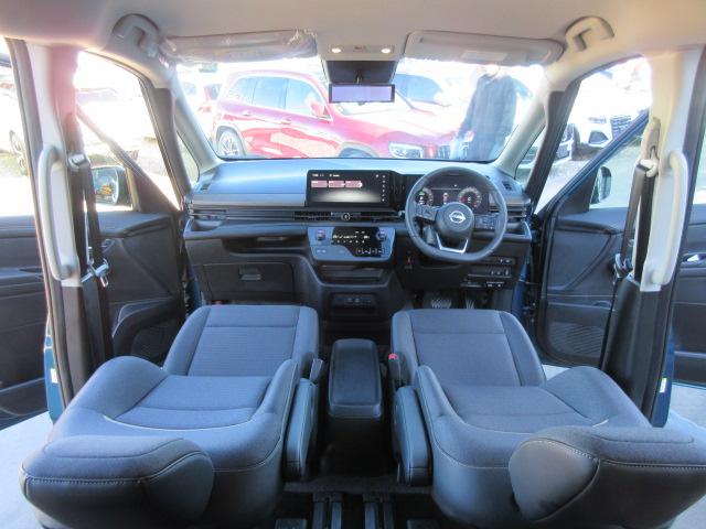 セレナ ｅ－パワーハイウェイスターＶ　・プロパイロット　純正１２．３型ニッサンコネクトナビ　フルセグＴＶ　全周囲カメラ　ＥＴＣ２．０　両側電動スライドドア　ハンズフリーオートスライド　ワイヤレス充電　デジタルインナーミラー　社外アルミ（5枚目）