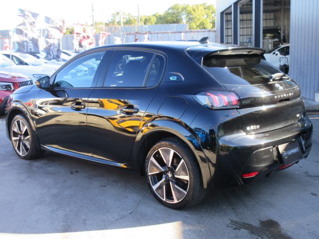 e-208 GT ・純正ディスプレイオーディオ バックカメラ ハーフレザー シートヒーター アクティブセーフティブレーキ 疲労検知システム ブラインドスポットモニター 前後ソナー LEDライト スマートキー&Pスタート(12枚目)