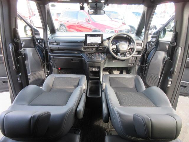 ステップワゴン ｅ：ＨＥＶスパーダ　・純正９型ナビ　ＴＶ　バックカメラ　両側電動スライドドア　シートヒーター　パワーバックドア　ホンダセンシング　アップルカープレイ　アンドロイドオート　ＣＭＢＳ　先行車発進　路外逸脱　ＬＫＡＳ　ＢＳＭ（5枚目）