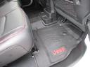 純正ラバーマットが付いております♪ラングラーらしさがありかっこいいアイテムです♪