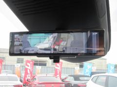 デジタルインナーミラーもついております♪車体の後方に取り付けられたカメラはリアガラスよりも後ろを映すため、後部座席に人が乗っていたり、たくさんの荷物を載せていたりしても、視界の邪魔になりません♪ 6