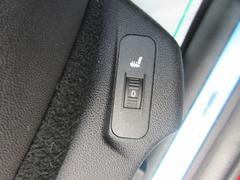 運転席、助手席共にシートヒーター搭載しております♪　寒い季節には嬉しい装備ですね♪ 3