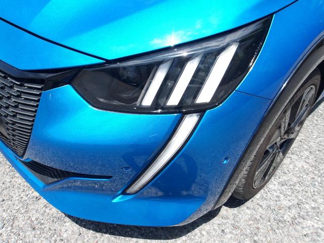 ２０８ ＧＴ　バックカメラ　ディスプレイオーディオ　ｃａｒＰＬＡＹ　ＵＳＢ　Ｂｌｕｅｔｏｏｔｈ　ワイヤレス充電　パドルシフト　ＡＣＣ　スマートキー　ハーフレザー　シートヒーター　ＬＥＤ　ＥＴＣ　アイドリングストップ（10枚目）