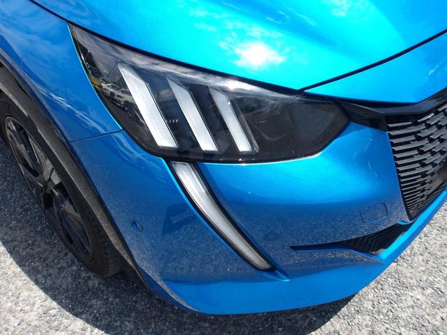 ２０８ ＧＴ　バックカメラ　ディスプレイオーディオ　ｃａｒＰＬＡＹ　ＵＳＢ　Ｂｌｕｅｔｏｏｔｈ　ワイヤレス充電　パドルシフト　ＡＣＣ　スマートキー　ハーフレザー　シートヒーター　ＬＥＤ　ＥＴＣ　アイドリングストップ（11枚目）