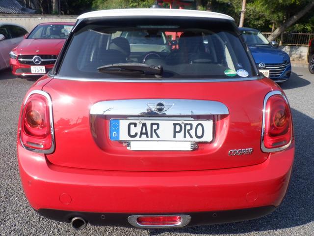 ＭＩＮＩ クーパー　５ドア　純正ナビ　バックカメラ・ソナー　衝突軽減　歩行者検知　ＬＥＤライト　ヘッドアップディスプレイ　ＥＴＣ　ＬＩＭ　アイドリングストップ　ＵＳＢ　ブルートゥース　スマートキー　純正１５インチアルミホイール（7枚目）