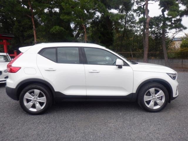 ＸＣ４０ プラス　Ｂ３　クライメトパッケージ　シート＆ハンドルヒーター　Ｇｏｏｇｌｅナビ　３６０度カメラ　ＬＥＤライト　ＥＴＣ　電動シート　電動リヤゲート　ＡＣＣ　スマートキー　ディスプレイオーディオ　ＵＳＢ　Ｂｌｕｅｔｏｏｔｈ　ｃａｒＰＬＡＹ（5枚目）