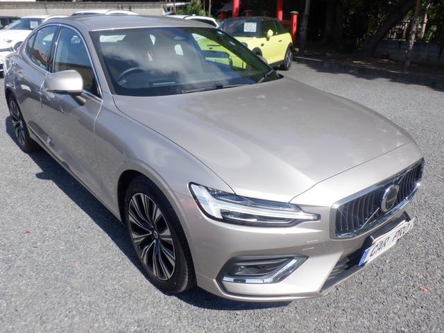 Ｓ６０ アルティメット　Ｂ４　前後シートヒーター　ハンドルヒーター　ハーマンカードン　ＨＵＤ　ナビ　３６０度カメラ　ソナー　ＡＣＣ　ＬＥＤ　ＥＴＣ　ａｐｐｌｅＣａｒＰｌａｙ　ＵＳＢ　Ｂｌｕｅｔｏｏｔｈ　ワイヤレス充電　衝突軽減（4枚目）