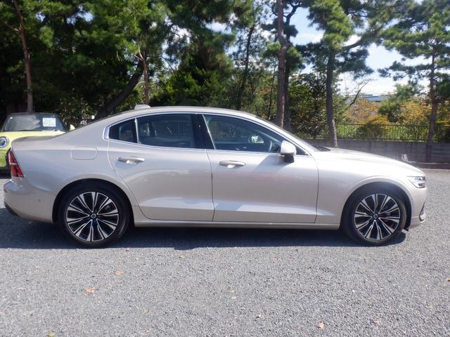 Ｓ６０ アルティメット　Ｂ４　前後シートヒーター　ハンドルヒーター　ハーマンカードン　ＨＵＤ　ナビ　３６０度カメラ　ソナー　ＡＣＣ　ＬＥＤ　ＥＴＣ　ａｐｐｌｅＣａｒＰｌａｙ　ＵＳＢ　Ｂｌｕｅｔｏｏｔｈ　ワイヤレス充電　衝突軽減（5枚目）