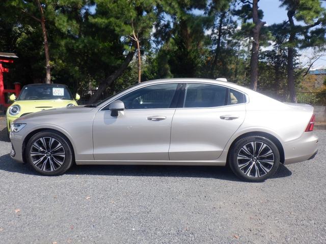 Ｓ６０ アルティメット　Ｂ４　前後シートヒーター　ハンドルヒーター　ハーマンカードン　ＨＵＤ　ナビ　３６０度カメラ　ソナー　ＡＣＣ　ＬＥＤ　ＥＴＣ　ａｐｐｌｅＣａｒＰｌａｙ　ＵＳＢ　Ｂｌｕｅｔｏｏｔｈ　ワイヤレス充電　衝突軽減（9枚目）
