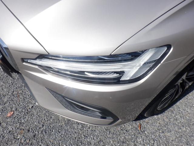 Ｓ６０ アルティメット　Ｂ４　前後シートヒーター　ハンドルヒーター　ハーマンカードン　ＨＵＤ　ナビ　３６０度カメラ　ソナー　ＡＣＣ　ＬＥＤ　ＥＴＣ　ａｐｐｌｅＣａｒＰｌａｙ　ＵＳＢ　Ｂｌｕｅｔｏｏｔｈ　ワイヤレス充電　衝突軽減（10枚目）