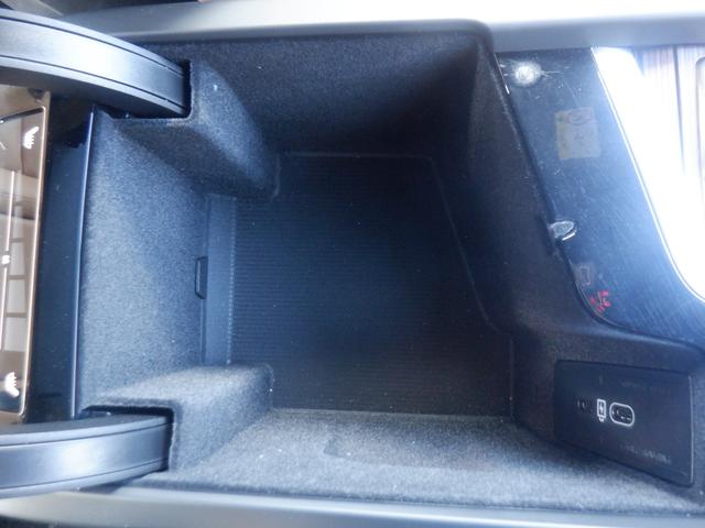 Ｓ６０ アルティメット　Ｂ４　前後シートヒーター　ハンドルヒーター　ハーマンカードン　ＨＵＤ　ナビ　３６０度カメラ　ソナー　ＡＣＣ　ＬＥＤ　ＥＴＣ　ａｐｐｌｅＣａｒＰｌａｙ　ＵＳＢ　Ｂｌｕｅｔｏｏｔｈ　ワイヤレス充電　衝突軽減（27枚目）