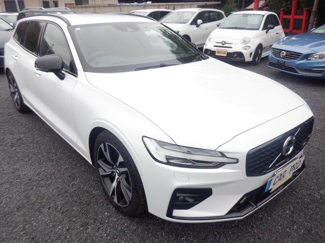 Ｖ６０ Ｂ５　Ｒデザイン　クライメイトパッケージ　１オーナー　ハーマンカードン　ハーフレザー　ハンドル＆シートヒーター　電動シート　ナビ　ＴＶ　３６０度カメラ　ＨＵＤ　電動リアゲート　スマートキー　ＡＣＣ　ＬＥＤライト　ＥＴＣ　アイドリングストップ（4枚目）