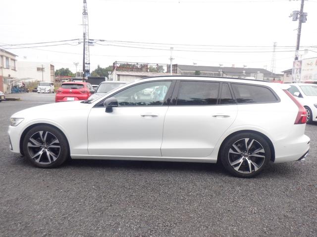 Ｖ６０ Ｂ５　Ｒデザイン　クライメイトパッケージ　１オーナー　ハーマンカードン　ハーフレザー　ハンドル＆シートヒーター　電動シート　ナビ　ＴＶ　３６０度カメラ　ＨＵＤ　電動リアゲート　スマートキー　ＡＣＣ　ＬＥＤライト　ＥＴＣ　アイドリングストップ（9枚目）