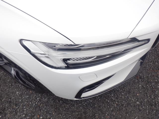 Ｖ６０ Ｂ５　Ｒデザイン　クライメイトパッケージ　１オーナー　ハーマンカードン　ハーフレザー　ハンドル＆シートヒーター　電動シート　ナビ　ＴＶ　３６０度カメラ　ＨＵＤ　電動リアゲート　スマートキー　ＡＣＣ　ＬＥＤライト　ＥＴＣ　アイドリングストップ（11枚目）