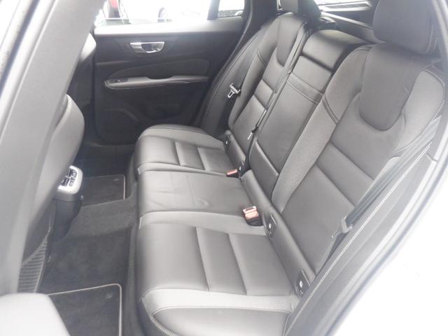 Ｖ６０ Ｂ５　Ｒデザイン　クライメイトパッケージ　１オーナー　ハーマンカードン　ハーフレザー　ハンドル＆シートヒーター　電動シート　ナビ　ＴＶ　３６０度カメラ　ＨＵＤ　電動リアゲート　スマートキー　ＡＣＣ　ＬＥＤライト　ＥＴＣ　アイドリングストップ（16枚目）