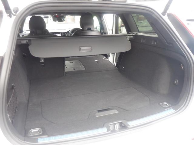 Ｖ６０ Ｂ５　Ｒデザイン　クライメイトパッケージ　１オーナー　ハーマンカードン　ハーフレザー　ハンドル＆シートヒーター　電動シート　ナビ　ＴＶ　３６０度カメラ　ＨＵＤ　電動リアゲート　スマートキー　ＡＣＣ　ＬＥＤライト　ＥＴＣ　アイドリングストップ（18枚目）