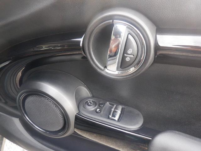 MINI クーパー 60イヤーズエディション 3ドア インテリジェントセーフティ 茶革 シートヒーター 純正ナビ バックカメラソナー 衝突軽減 クルコン パーキングアシスト スマートキー LEDライト ETC 音楽インポート USB Bluetooth(35枚目)