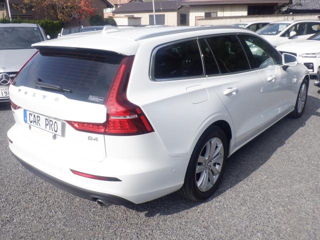 Ｖ６０ Ｂ４　モメンタム　クライメイトパッケージ　ハンドル＆シートヒーター　ナビＴＶ　３６０度カメラ　ソナー　ＡＣＣ　衝突軽減　パーキングアシスト　黒革　電動リアゲート　ＬＥＤ　ＥＴＣ　ｃａｒＰＬＡＹ　ＵＳＢ　Ｂｌｕｅｔｏｏｔｈ　ワイヤレス充電（6枚目）