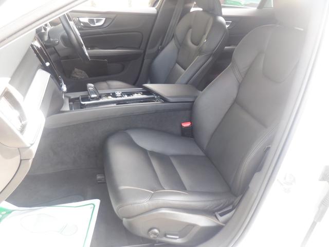 Ｖ６０ Ｂ４　モメンタム　クライメイトパッケージ　ハンドル＆シートヒーター　ナビＴＶ　３６０度カメラ　ソナー　ＡＣＣ　衝突軽減　パーキングアシスト　黒革　電動リアゲート　ＬＥＤ　ＥＴＣ　ｃａｒＰＬＡＹ　ＵＳＢ　Ｂｌｕｅｔｏｏｔｈ　ワイヤレス充電（14枚目）