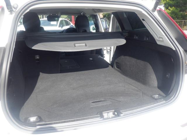 Ｖ６０ Ｂ４　モメンタム　クライメイトパッケージ　ハンドル＆シートヒーター　ナビＴＶ　３６０度カメラ　ソナー　ＡＣＣ　衝突軽減　パーキングアシスト　黒革　電動リアゲート　ＬＥＤ　ＥＴＣ　ｃａｒＰＬＡＹ　ＵＳＢ　Ｂｌｕｅｔｏｏｔｈ　ワイヤレス充電（18枚目）