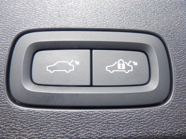 Ｖ６０ Ｂ４　モメンタム　クライメイトパッケージ　ハンドル＆シートヒーター　ナビＴＶ　３６０度カメラ　ソナー　ＡＣＣ　衝突軽減　パーキングアシスト　黒革　電動リアゲート　ＬＥＤ　ＥＴＣ　ｃａｒＰＬＡＹ　ＵＳＢ　Ｂｌｕｅｔｏｏｔｈ　ワイヤレス充電（19枚目）