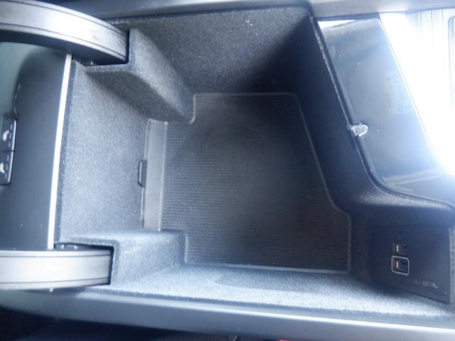 Ｖ６０ Ｂ４　モメンタム　クライメイトパッケージ　ハンドル＆シートヒーター　ナビＴＶ　３６０度カメラ　ソナー　ＡＣＣ　衝突軽減　パーキングアシスト　黒革　電動リアゲート　ＬＥＤ　ＥＴＣ　ｃａｒＰＬＡＹ　ＵＳＢ　Ｂｌｕｅｔｏｏｔｈ　ワイヤレス充電（25枚目）