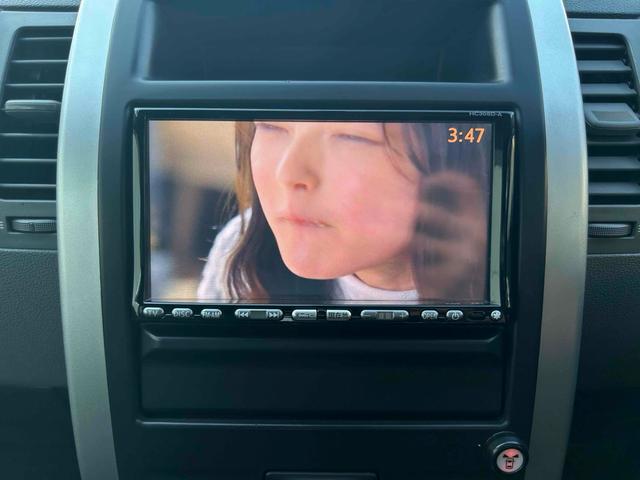 エクストレイル ２５Ｘ　４ＷＤ　バックカメラ　アルミホイール　スマートキー　電動格納ミラー　ＣＶＴ　衝突安全ボディ　ＡＢＳ　ＥＳＣ　エアコン　パワーステアリング　パワーウィンドウ　運転席エアバッグ　助手席エアバッグ（3枚目）