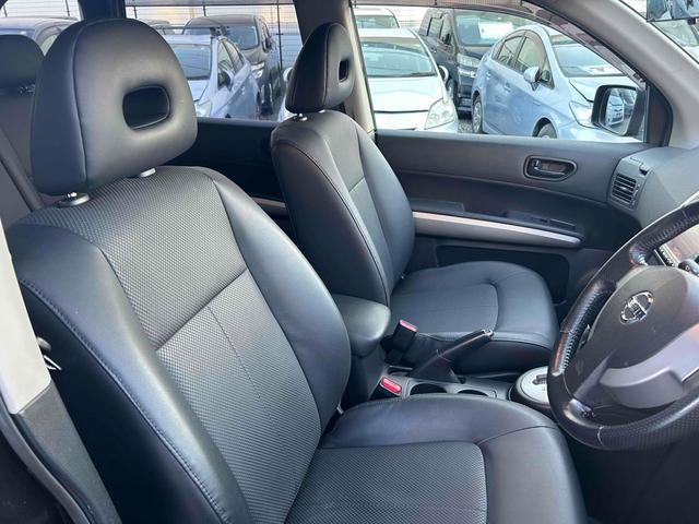 エクストレイル ２５Ｘ　４ＷＤ　バックカメラ　アルミホイール　スマートキー　電動格納ミラー　ＣＶＴ　衝突安全ボディ　ＡＢＳ　ＥＳＣ　エアコン　パワーステアリング　パワーウィンドウ　運転席エアバッグ　助手席エアバッグ（10枚目）