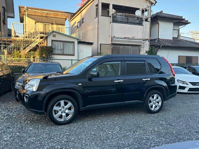 エクストレイル ２５Ｘ　４ＷＤ　バックカメラ　アルミホイール　スマートキー　電動格納ミラー　ＣＶＴ　衝突安全ボディ　ＡＢＳ　ＥＳＣ　エアコン　パワーステアリング　パワーウィンドウ　運転席エアバッグ　助手席エアバッグ（12枚目）