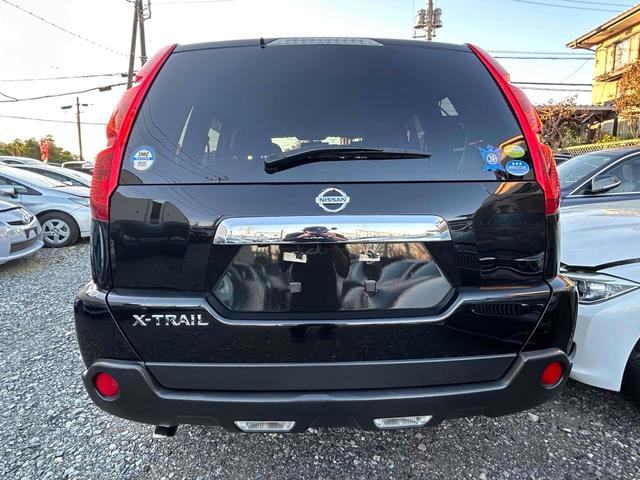 エクストレイル ２５Ｘ　４ＷＤ　バックカメラ　アルミホイール　スマートキー　電動格納ミラー　ＣＶＴ　衝突安全ボディ　ＡＢＳ　ＥＳＣ　エアコン　パワーステアリング　パワーウィンドウ　運転席エアバッグ　助手席エアバッグ（14枚目）