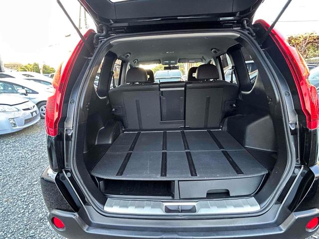 エクストレイル ２５Ｘ　４ＷＤ　バックカメラ　アルミホイール　スマートキー　電動格納ミラー　ＣＶＴ　衝突安全ボディ　ＡＢＳ　ＥＳＣ　エアコン　パワーステアリング　パワーウィンドウ　運転席エアバッグ　助手席エアバッグ（17枚目）