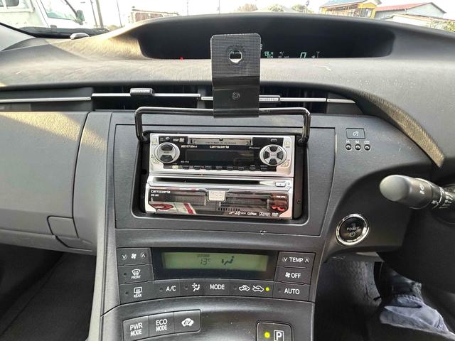 プリウス L アルミホイール CVT スマートキー アイドリングストップ 電動格納ミラー 盗難防止システム CD MD 衝突安全ボディ ABS ESC エアコン パワーステアリング パワーウィンドウ(2枚目)