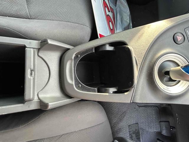 プリウス L アルミホイール CVT スマートキー アイドリングストップ 電動格納ミラー 盗難防止システム CD MD 衝突安全ボディ ABS ESC エアコン パワーステアリング パワーウィンドウ(4枚目)