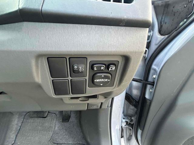 プリウス L アルミホイール CVT スマートキー アイドリングストップ 電動格納ミラー 盗難防止システム CD MD 衝突安全ボディ ABS ESC エアコン パワーステアリング パワーウィンドウ(6枚目)