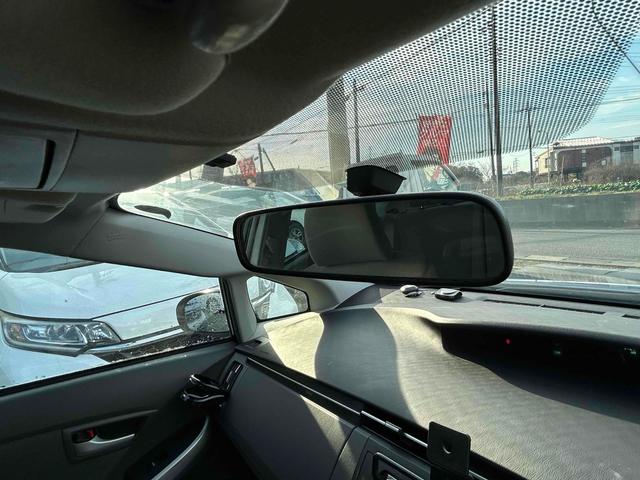 プリウス L アルミホイール CVT スマートキー アイドリングストップ 電動格納ミラー 盗難防止システム CD MD 衝突安全ボディ ABS ESC エアコン パワーステアリング パワーウィンドウ(8枚目)