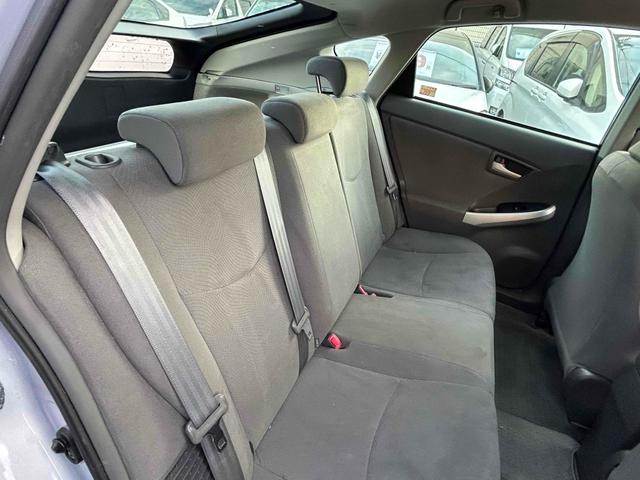 プリウス L アルミホイール CVT スマートキー アイドリングストップ 電動格納ミラー 盗難防止システム CD MD 衝突安全ボディ ABS ESC エアコン パワーステアリング パワーウィンドウ(11枚目)