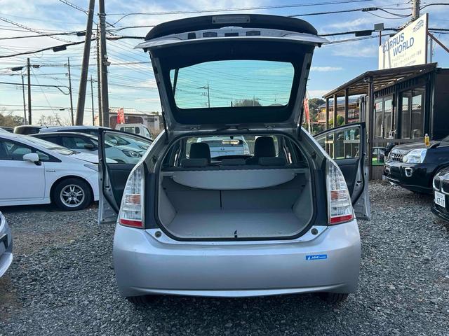 プリウス L アルミホイール CVT スマートキー アイドリングストップ 電動格納ミラー 盗難防止システム CD MD 衝突安全ボディ ABS ESC エアコン パワーステアリング パワーウィンドウ(17枚目)