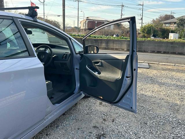 プリウス L アルミホイール CVT スマートキー アイドリングストップ 電動格納ミラー 盗難防止システム CD MD 衝突安全ボディ ABS ESC エアコン パワーステアリング パワーウィンドウ(28枚目)