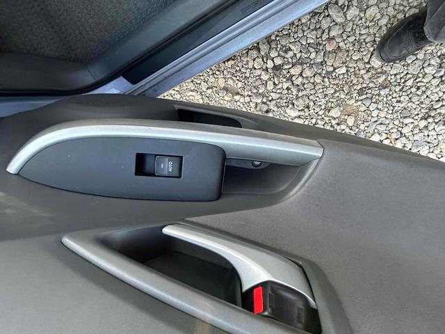 プリウス L アルミホイール CVT スマートキー アイドリングストップ 電動格納ミラー 盗難防止システム CD MD 衝突安全ボディ ABS ESC エアコン パワーステアリング パワーウィンドウ(32枚目)