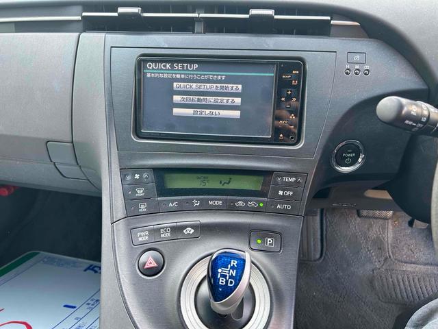 プリウス S ナビ アルミホイール CVT スマートキー 電動格納ミラー 盗難防止システム ミュージックプレイヤー接続可 衝突安全ボディ ABS ESC エアコン パワーステアリング パワーウィンドウ(3枚目)